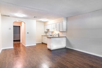 417 Woodrow Ave in Largo, FL - Building Photo - Building Photo