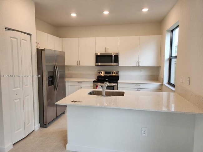 13071 SW 232nd Ln in Princeton, FL - Building Photo - Building Photo