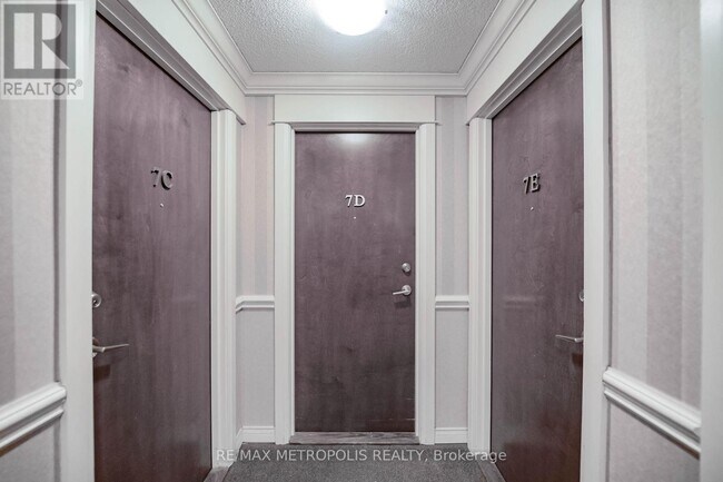 6 Rosebank Dr in Toronto, ON - Building Photo - Building Photo