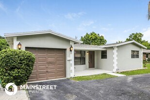 5011 NW 17th St in Lauderhill, FL - Building Photo