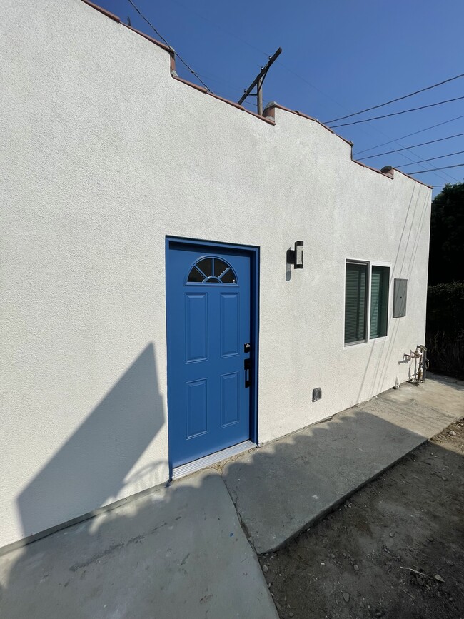 1608 Carmona Ave, Unit Mykonos House in Los Angeles, CA - Building Photo - Building Photo