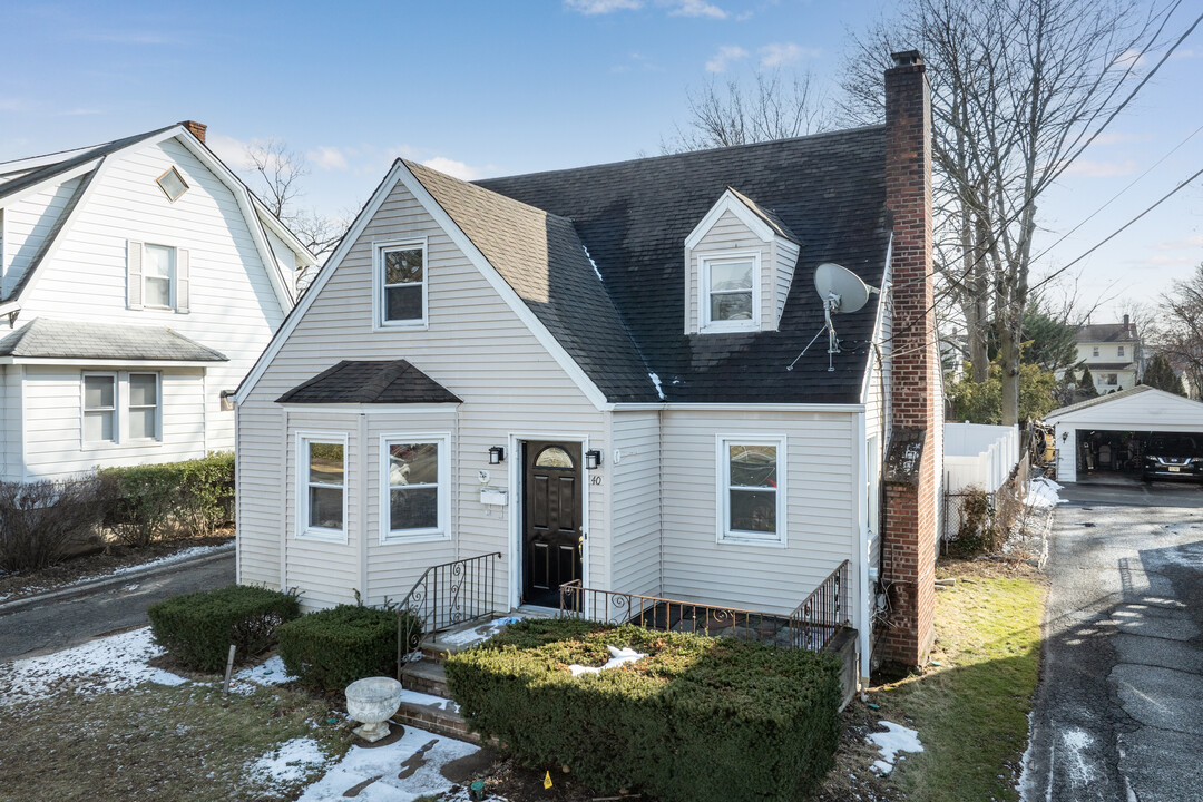 40 Hickory Ave in Bergenfield, NJ - Building Photo