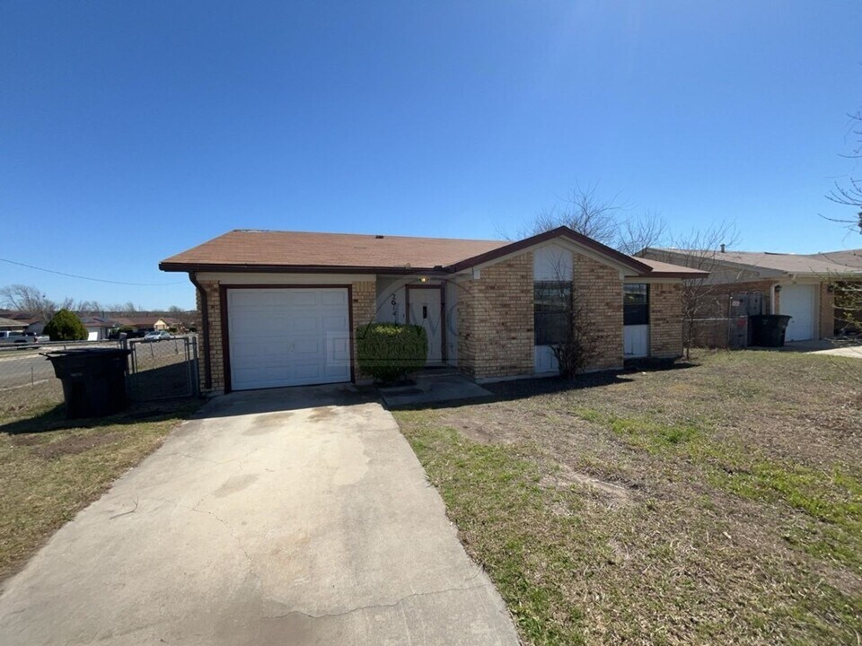 2614 N W S Young Dr in Killeen, TX - Building Photo