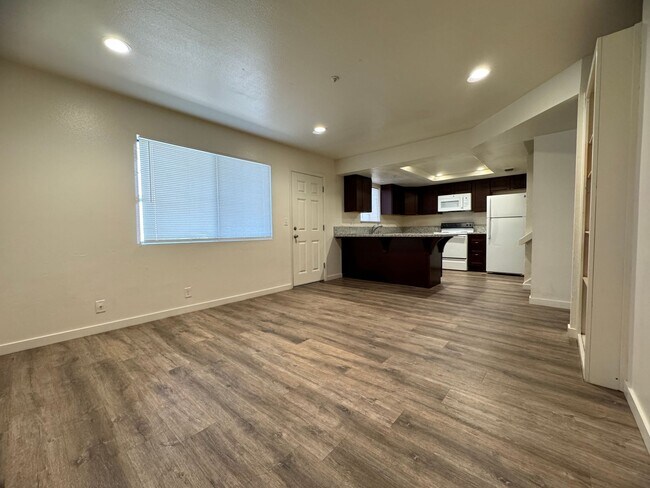 2nd Ave Square in Chico, CA - Building Photo - Building Photo