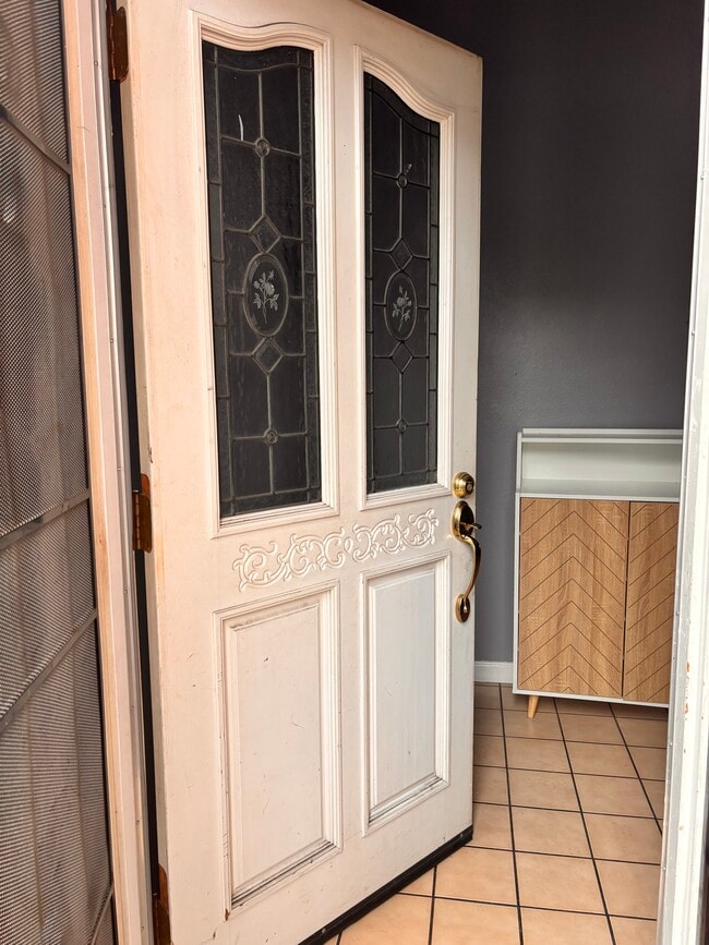 3221 Helen St in Oakland, CA - Foto de edificio - Building Photo