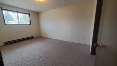 5000 Gatewood Dr, Unit 5000 Gatewood in Klamath Falls, OR - Building Photo - Building Photo