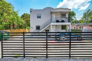 168 NW 32nd St in Miami, FL - Building Photo