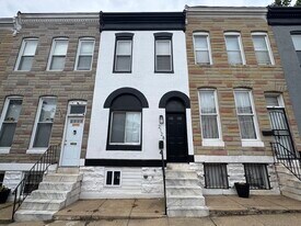 2128 Hollins St in Baltimore, MD - Building Photo