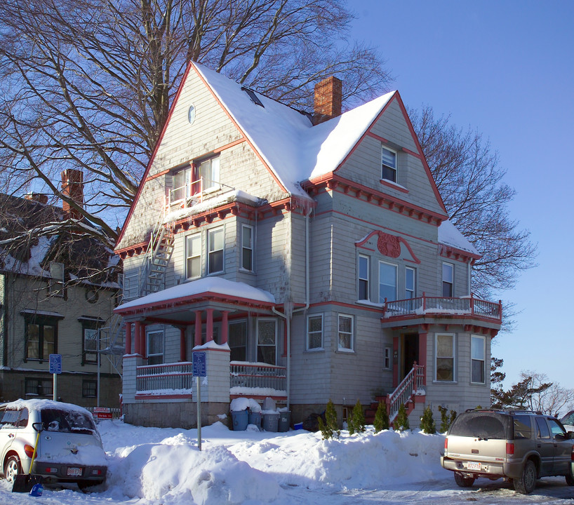 406 June St in Fall River, MA - Building Photo