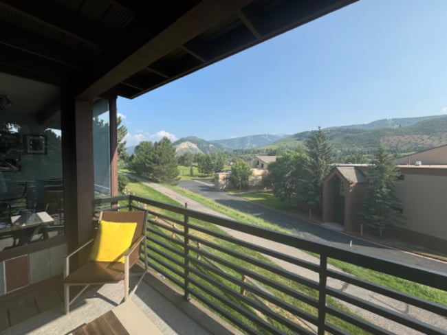 property at 816 W Beaver Creek Blvd