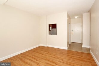 1021 Arlington Blvd, Unit 333 in Arlington, VA - Building Photo - Building Photo
