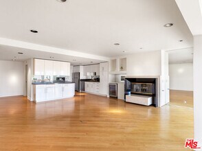 23904 De Ville Way in Malibu, CA - Building Photo - Building Photo