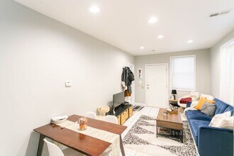 2844 N Whipple St-Unit -CH 1 in Chicago, IL - Building Photo - Building Photo