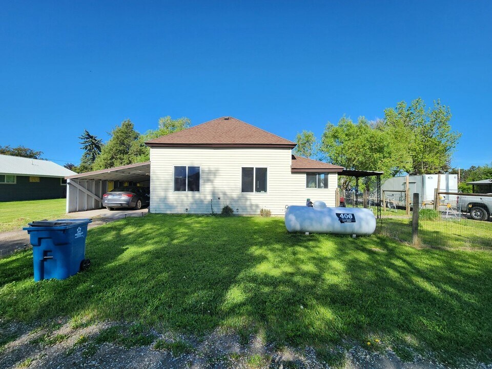 227 Eisenhower St SE in Ronan, MT - Building Photo