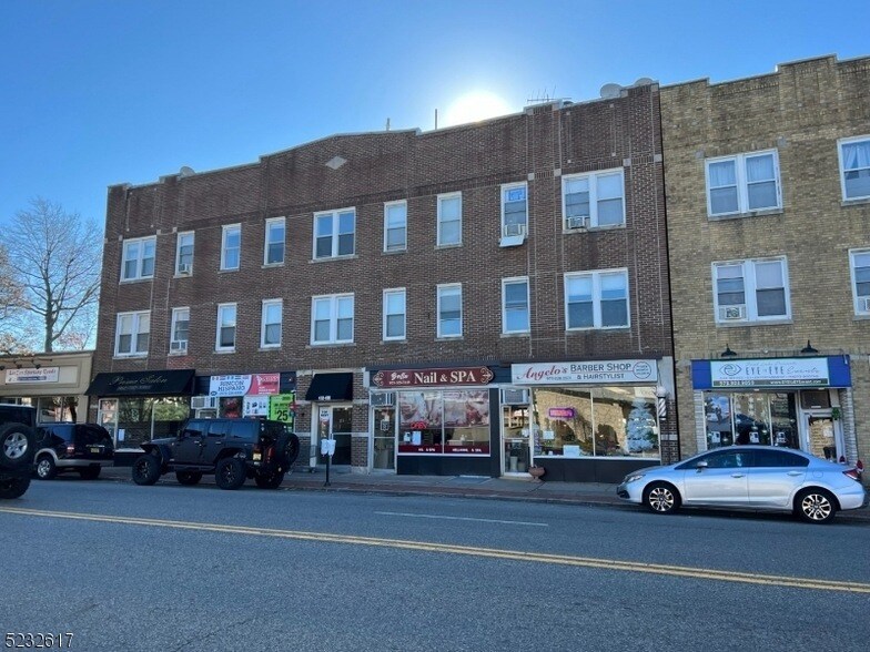 412-416 Bloomfield Ave, Unit 22 in Caldwell, NJ - Building Photo