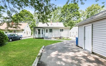 144 Charlotte St in Painesville, OH - Building Photo - Building Photo