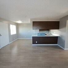 155 Westminster Way in Henderson, NV - Building Photo - Building Photo