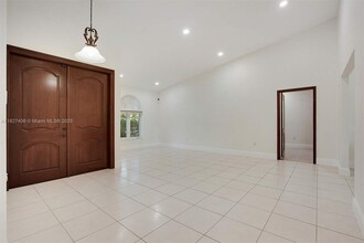 13550 SW 82nd Ave in Miami, FL - Building Photo - Building Photo