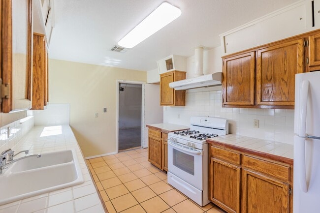 3 Bedroom 2 Bath Home in Alamogordo, NM - Building Photo - Building Photo