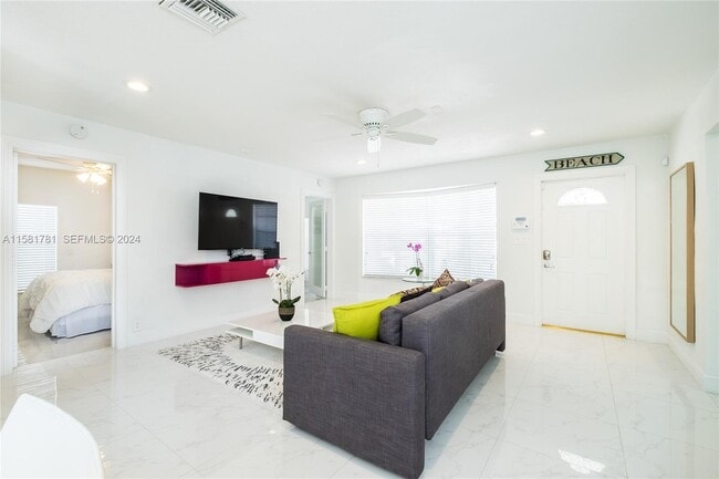 210 SE 4th St in Dania Beach, FL - Building Photo - Building Photo