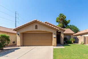 3212 E Oraibi Dr in Phoenix, AZ - Building Photo