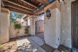 7368 E Pleasant Run in Scottsdale, AZ - Building Photo - Building Photo