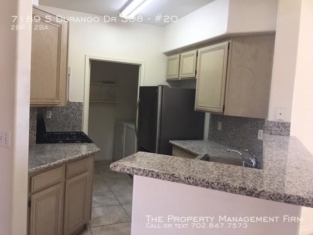 7189 S Durango Dr in Las Vegas, NV - Building Photo - Building Photo