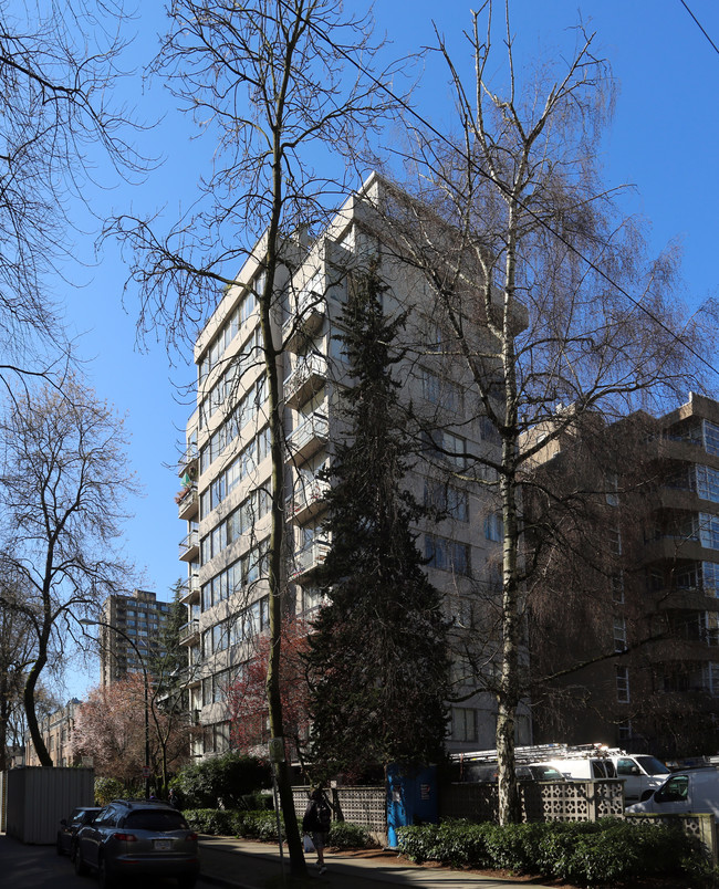 Barons Court in Vancouver, BC - Building Photo - Building Photo