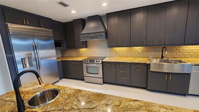 21027 NE 32nd Ave in Aventura, FL - Building Photo - Building Photo