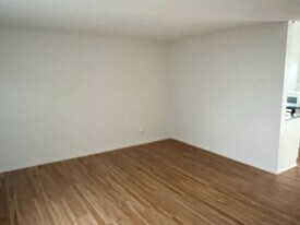 113 S Irena Ave, Unit 11 in Redondo Beach, CA - Building Photo