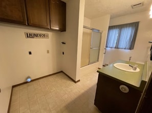 313 Nevada Ave in Libby, MT - Foto de edificio - Building Photo