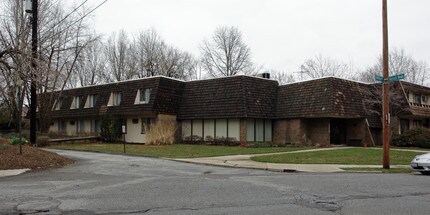 Overlook Arms Apartments in Cleveland Heights, OH - Foto de edificio - Building Photo