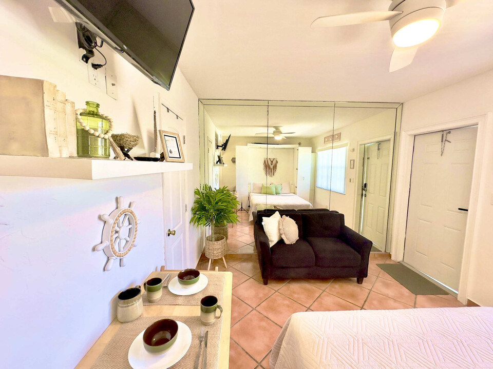 322 Harding St in Hollywood, FL - Building Photo