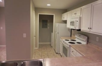 Bayou Village Apartments in Gautier, MS - Foto de edificio - Interior Photo