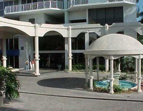 Grandview Palace in North Bay Village, FL - Building Photo - Building Photo