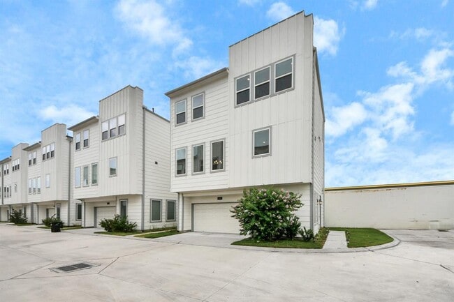 property at 1743 Cove Cres Ct