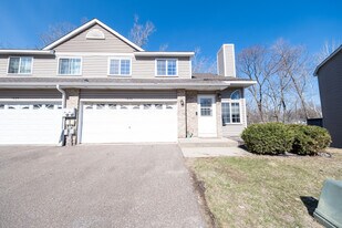 1039 Fillmore Cir NE in Fridley, MN - Building Photo