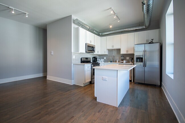 1044 W 18th St, Unit ch in Chicago, IL - Building Photo - Building Photo