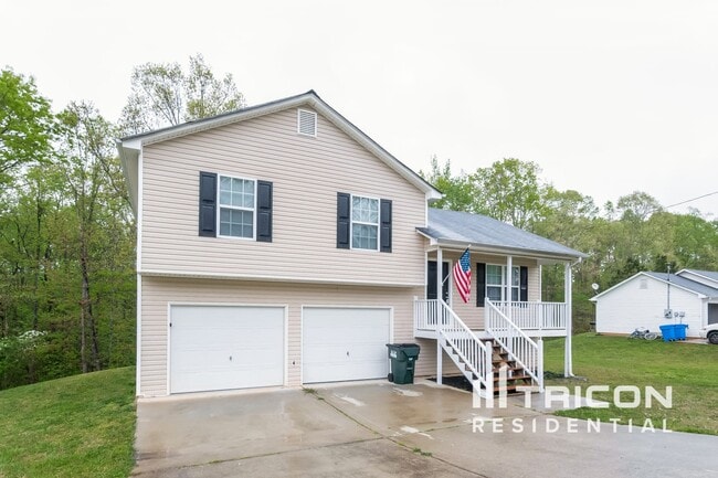 302 Prometheous Way in Rockmart, GA - Foto de edificio - Building Photo