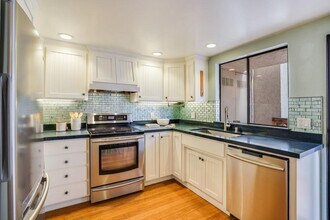 402 Hogarth Terrace in Sunnyvale, CA - Building Photo - Building Photo