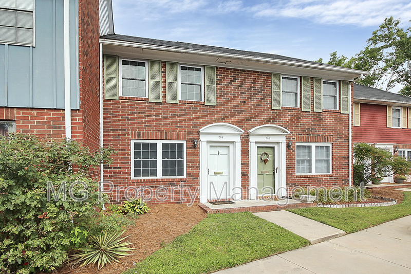 1300 Larchmont Pl in Salisbury, NC - Building Photo