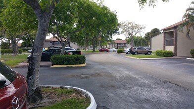 10007 Winding Lake Rd in Sunrise, FL - Building Photo - Building Photo