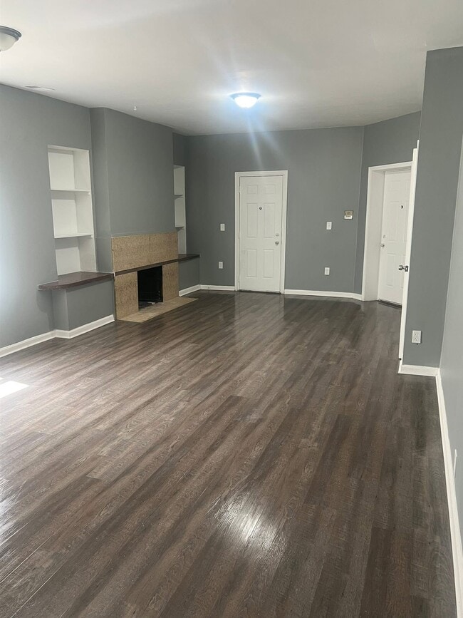 4658 Helen St, Unit 3