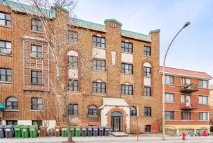4608 Décarie Boul in Montréal, QC - Building Photo