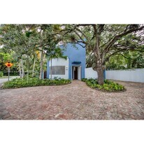 2200 Lincoln Ave in Miami, FL - Building Photo