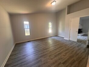 4024 Zinfandel Way in Indianapolis, IN - Building Photo - Building Photo