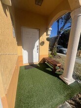 8305 NW 108th Ave in Doral, FL - Foto de edificio - Building Photo