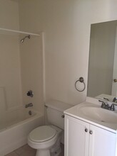11336 Martha St, Unit #5 in North Hollywood, CA - Foto de edificio - Building Photo
