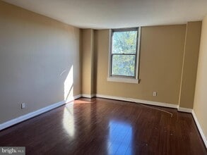 4600 Duke St in Alexandria, VA - Foto de edificio - Building Photo