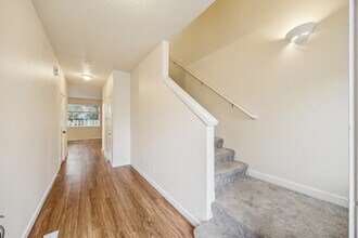 325 NW 209th Ave in Beaverton, OR - Building Photo - Building Photo